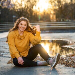 Meet your Posher, Hilary